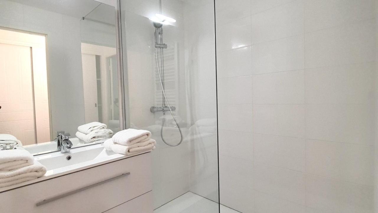 Fasthotel Oloron Hostellerie Du Paon Blanc Lurbe-Saint-Christau ภายนอก รูปภาพ