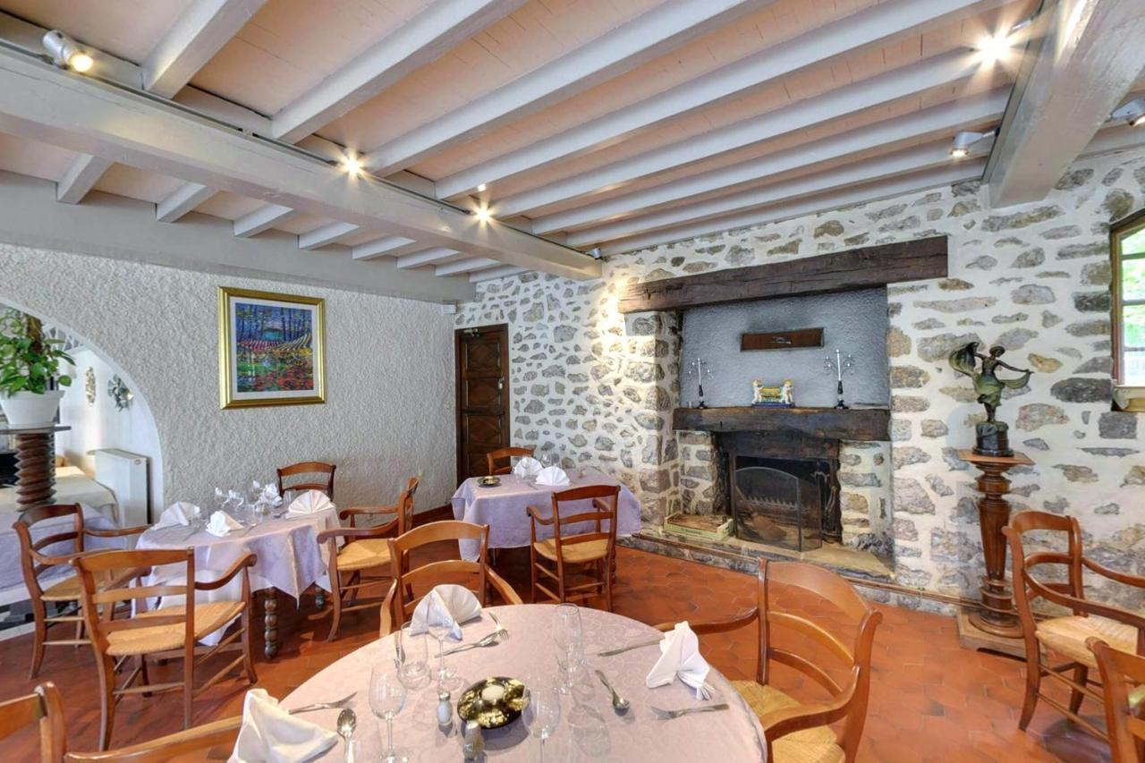 Fasthotel Oloron Hostellerie Du Paon Blanc Lurbe-Saint-Christau ภายนอก รูปภาพ