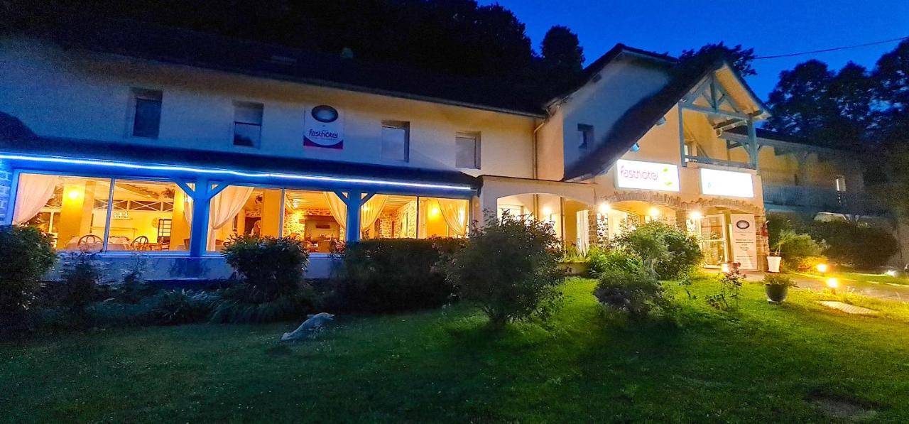 Fasthotel Oloron Hostellerie Du Paon Blanc Lurbe-Saint-Christau ภายนอก รูปภาพ