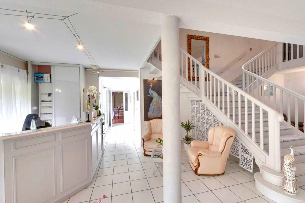 Fasthotel Oloron Hostellerie Du Paon Blanc Lurbe-Saint-Christau ภายนอก รูปภาพ